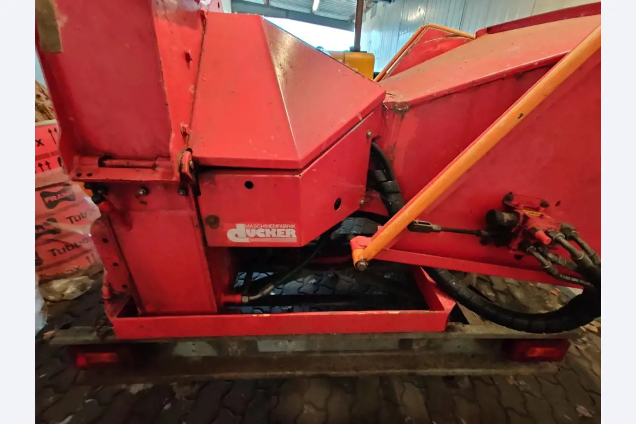 Werkplaats/benodigdheden voor loodgieterswerk uit het havengebied-3