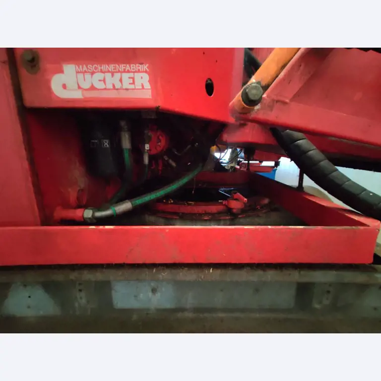 Werkplaats/benodigdheden voor loodgieterswerk uit het havengebied-4