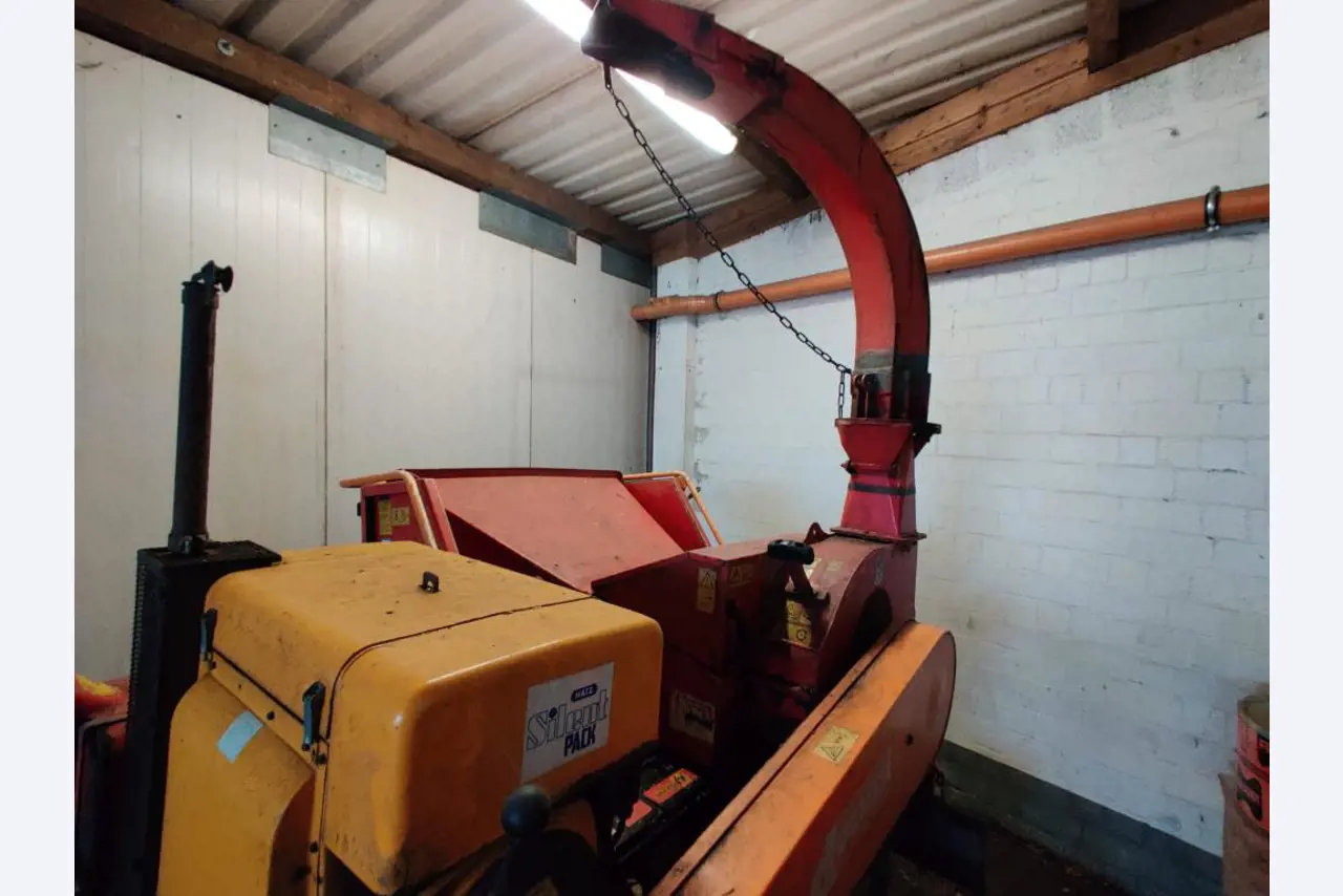 Različna oprema za menze in delavnice z območja pristanišča-6