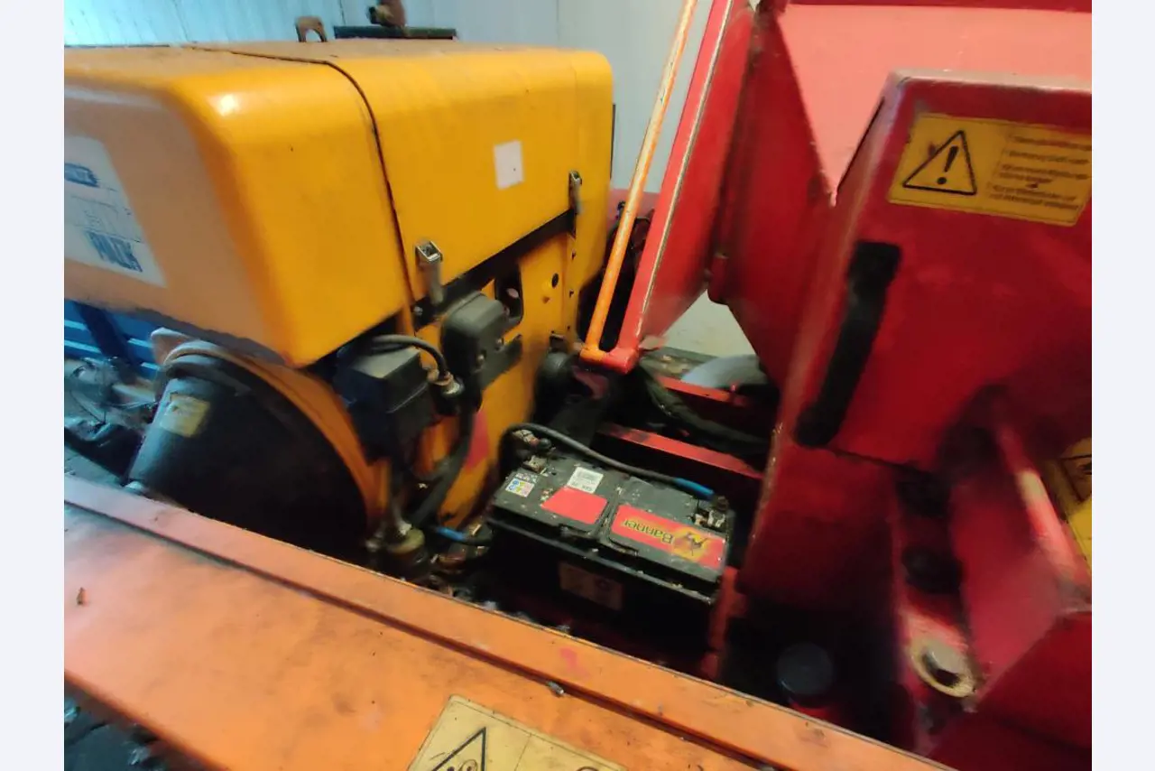 Različna oprema za menze in delavnice z območja pristanišča-8