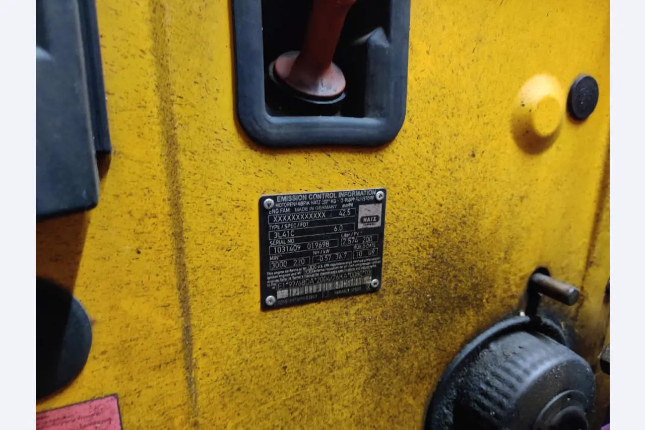 Različna oprema za menze in delavnice z območja pristanišča-9