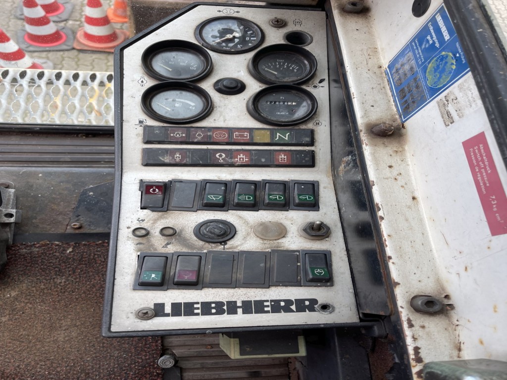 div. Kantineneinrichtung sowie Werkstattzubehör aus dem Hafenumfeld-10