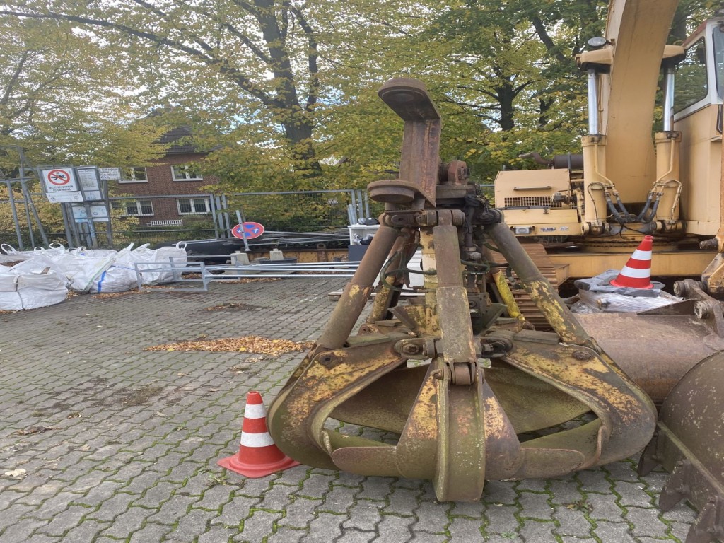 div. Kantineneinrichtung sowie Werkstattzubehör aus dem Hafenumfeld-2