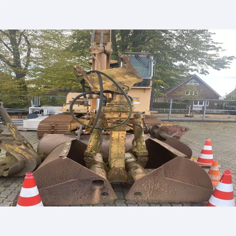 Različna oprema za menze in delavnice z območja pristanišča-3