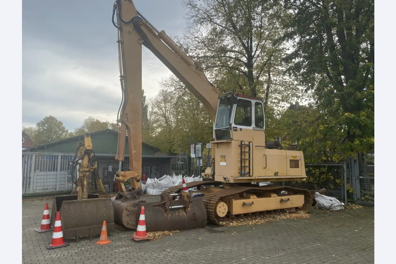 Različna oprema za menze in delavnice z območja pristanišča-5