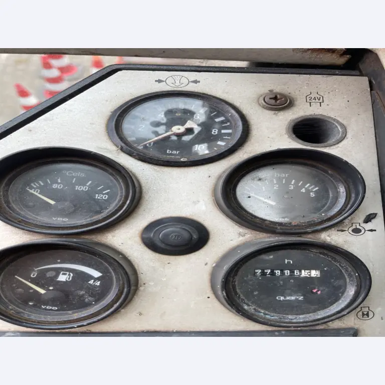 Različna oprema za menze in delavnice z območja pristanišča-9