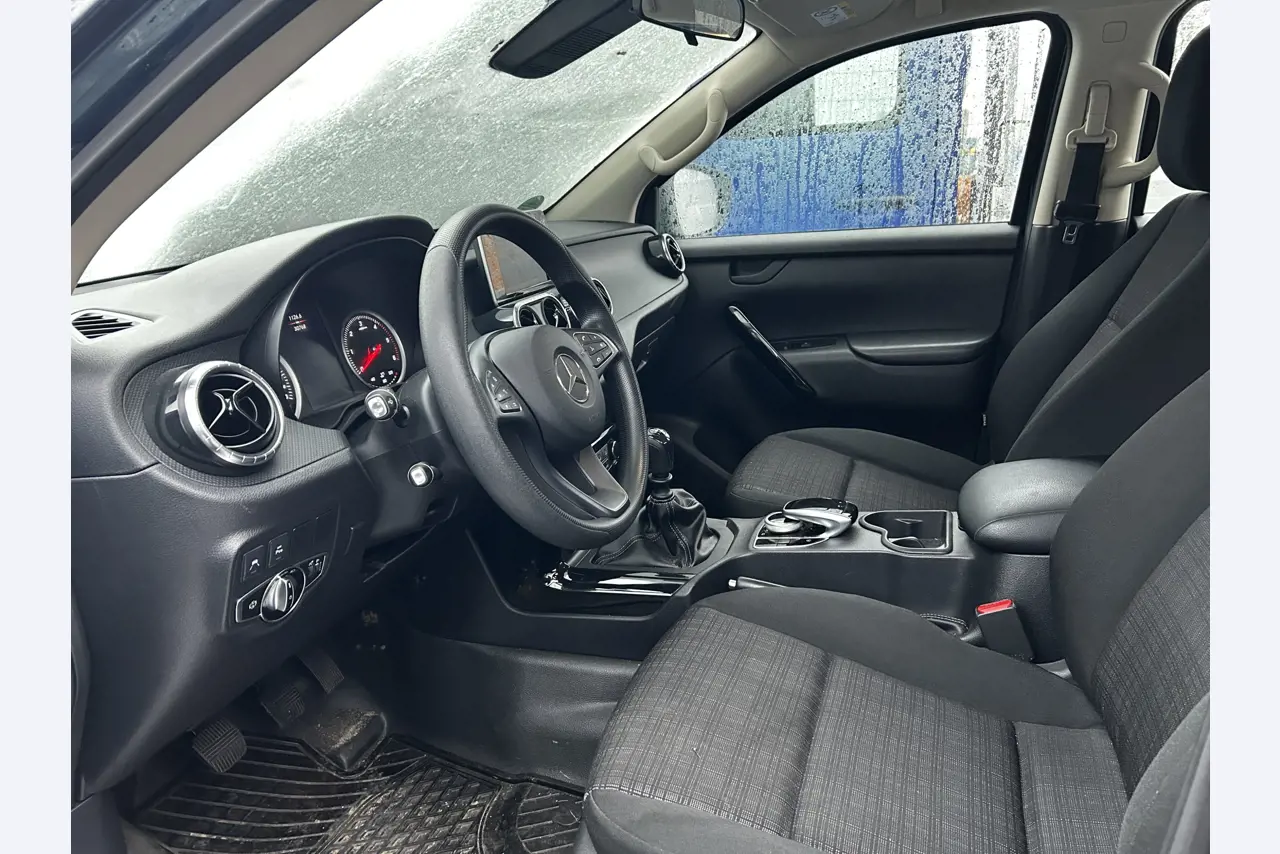 gepflegte Fahrzeuge aus dem Hafenumfeld-19