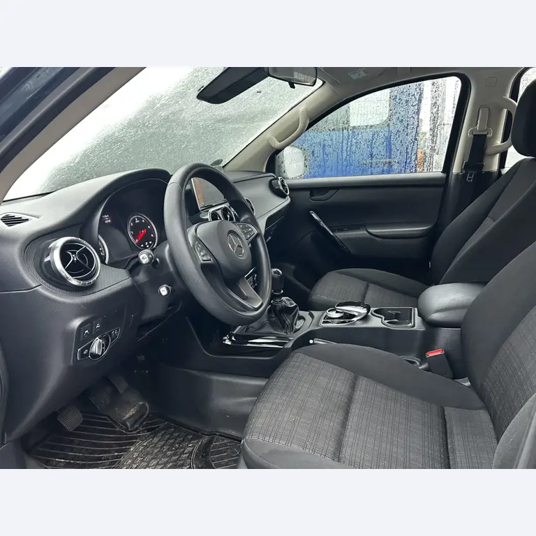 gepflegte Fahrzeuge aus dem Hafenumfeld-19