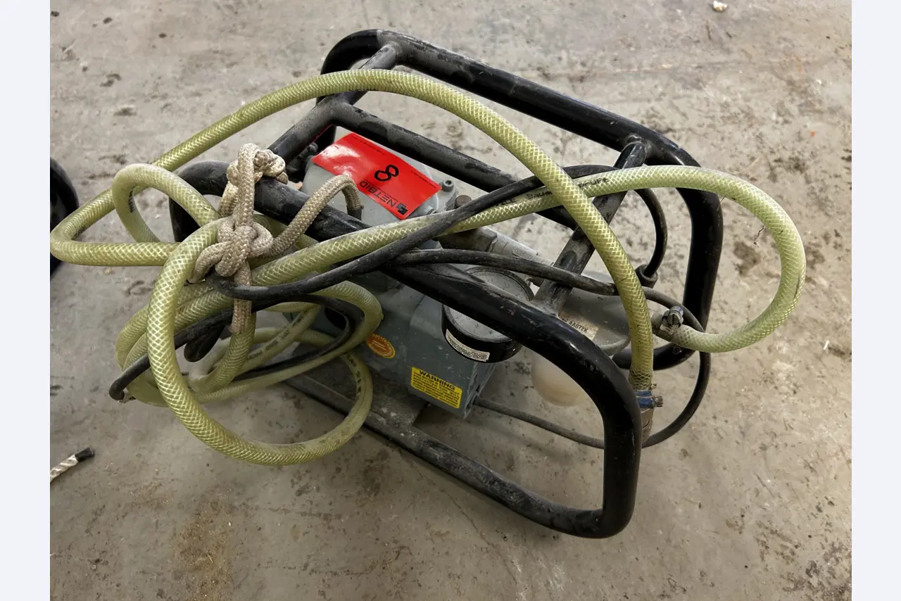 Werkstatt/ Klempnereinrichtung aus dem Hafenumfeld-3