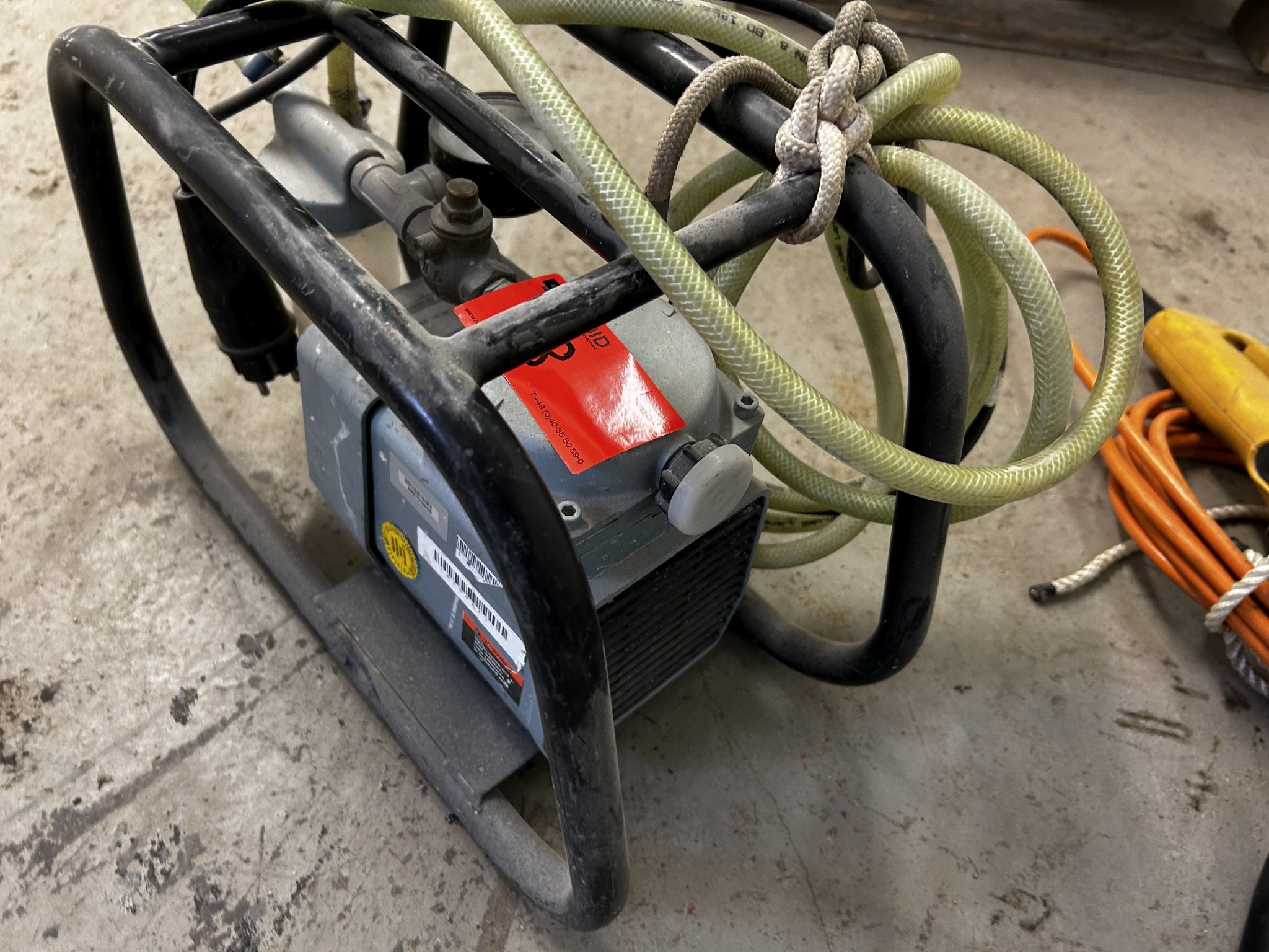 Equipos de taller y fontanería de la zona portuaria-5