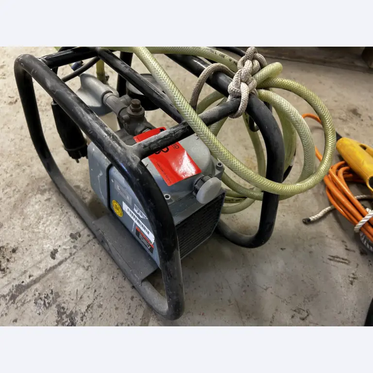 Werkstatt/ Klempnereinrichtung aus dem Hafenumfeld-5