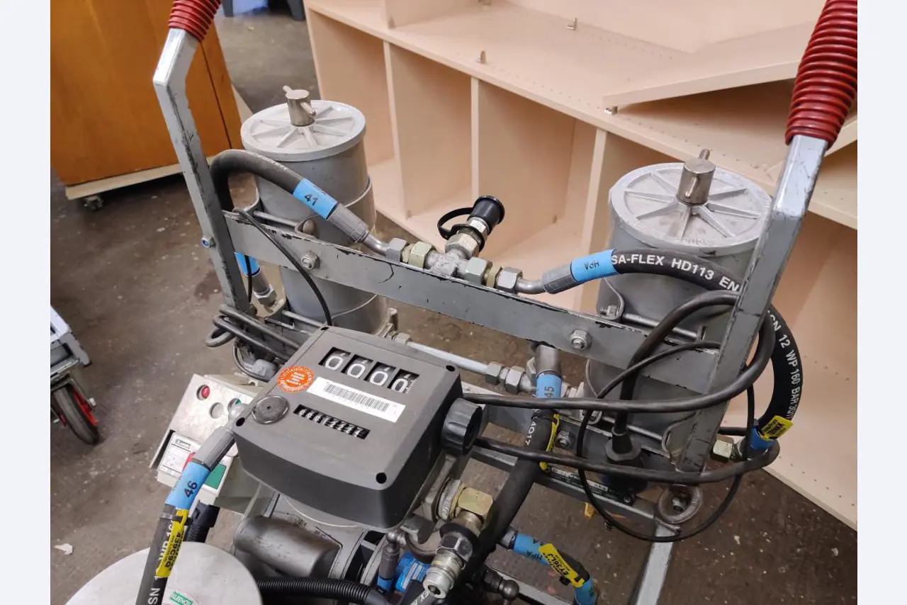 div. Kantineneinrichtung sowie Werkstattzubehör aus dem Hafenumfeld-4