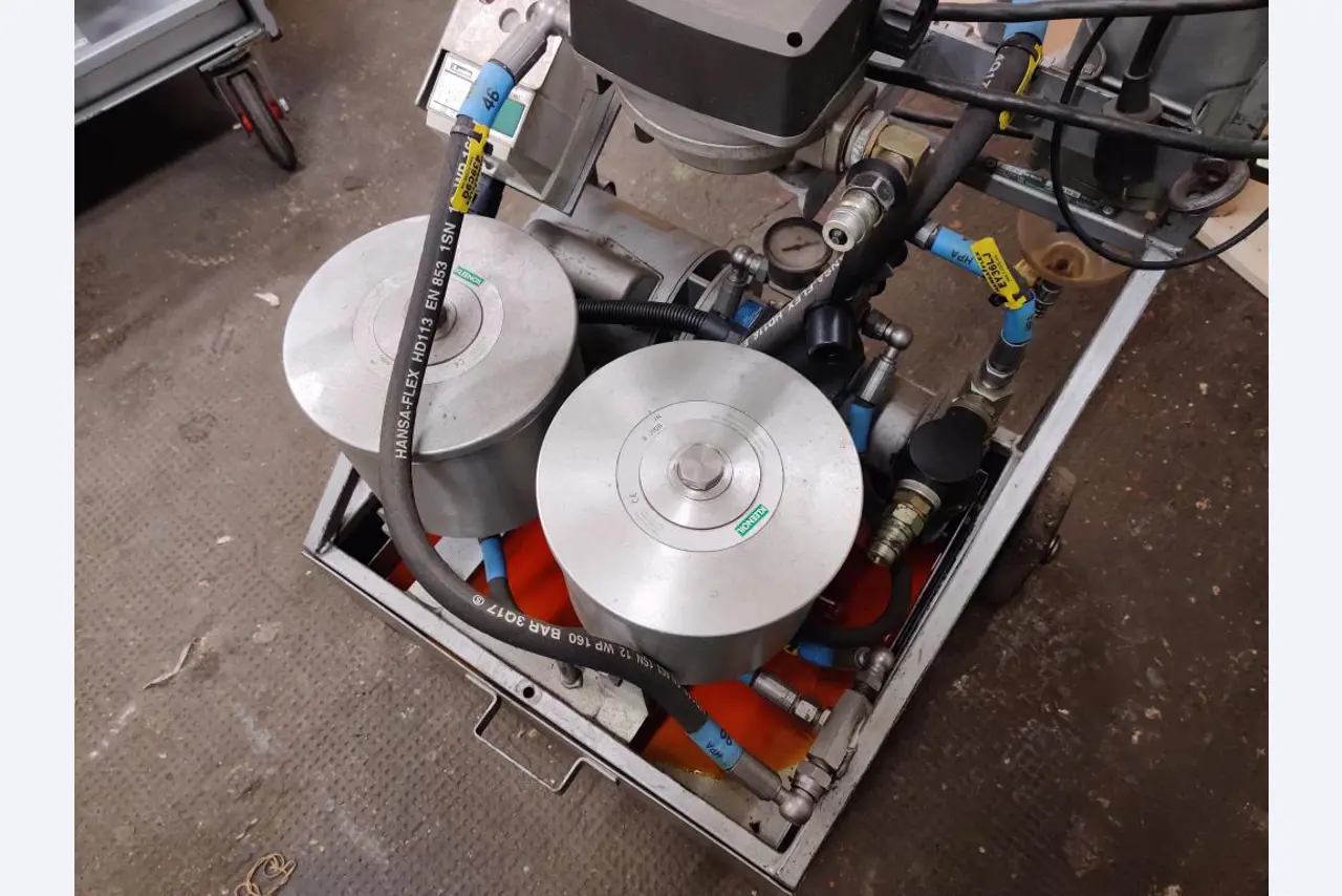 div. Kantineneinrichtung sowie Werkstattzubehör aus dem Hafenumfeld-5