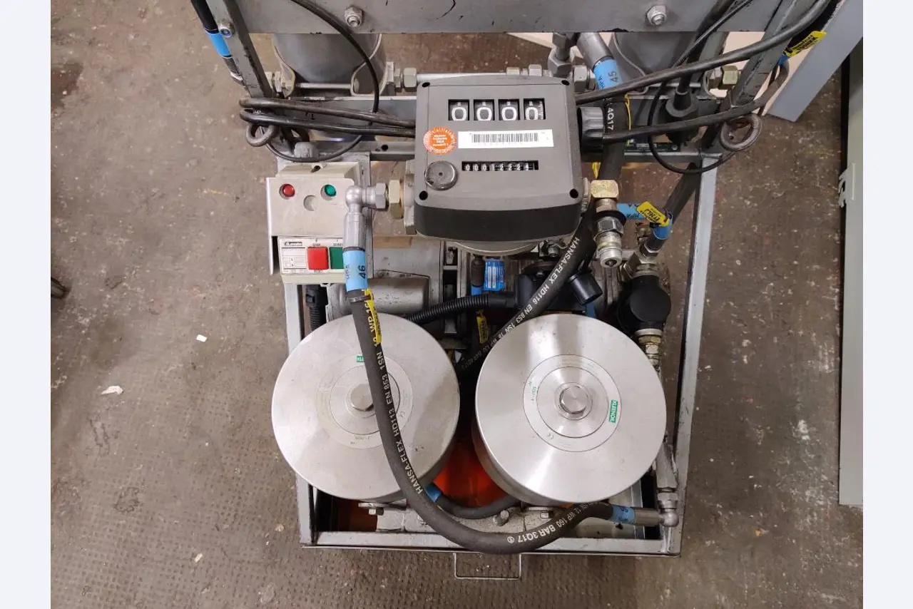 div. Kantineneinrichtung sowie Werkstattzubehör aus dem Hafenumfeld-7