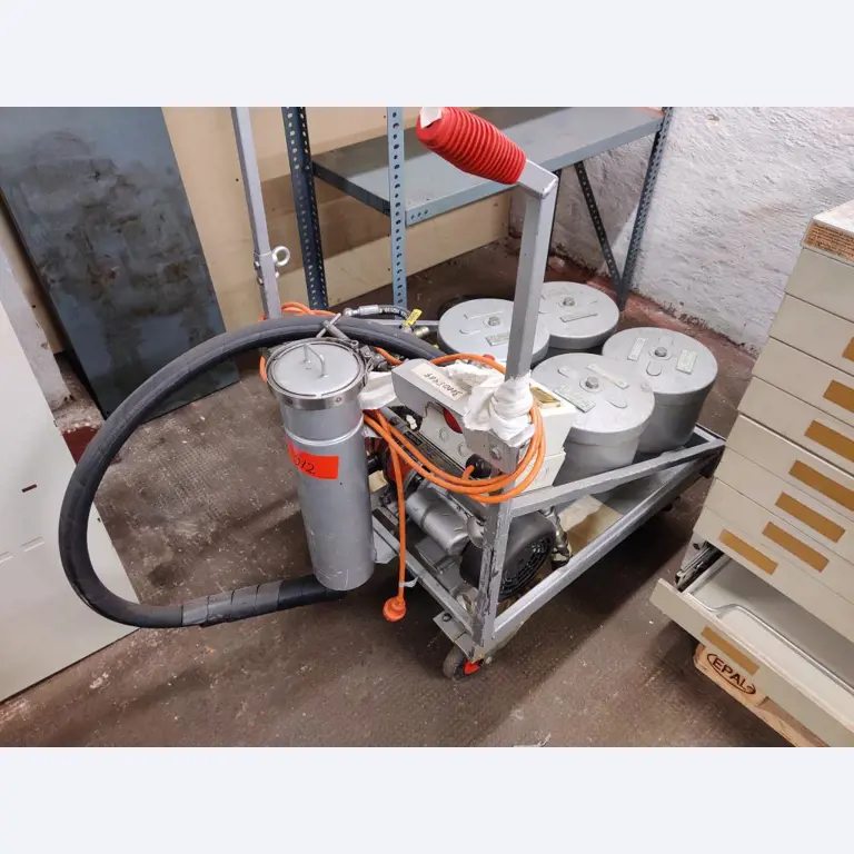 div. Kantineneinrichtung sowie Werkstattzubehör aus dem Hafenumfeld-1