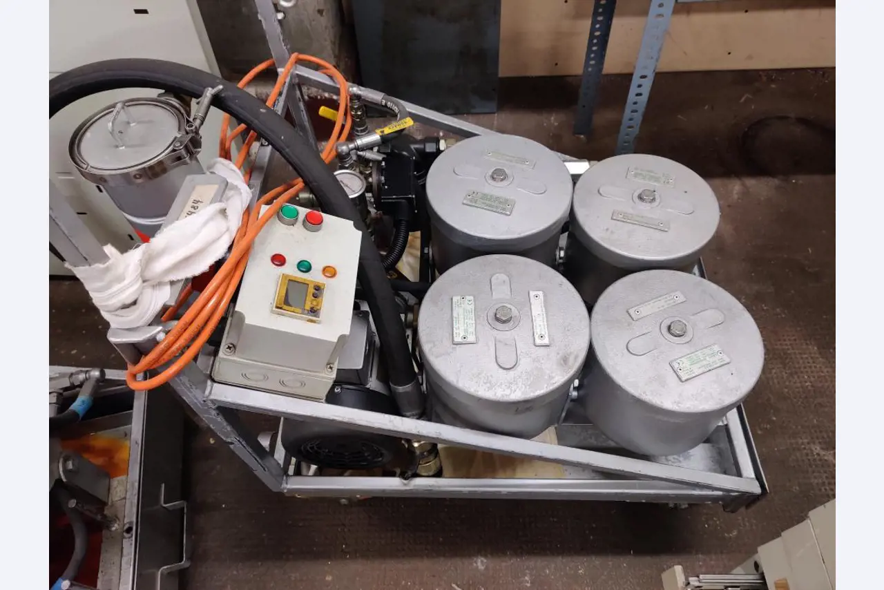 div. Kantineneinrichtung sowie Werkstattzubehör aus dem Hafenumfeld-2