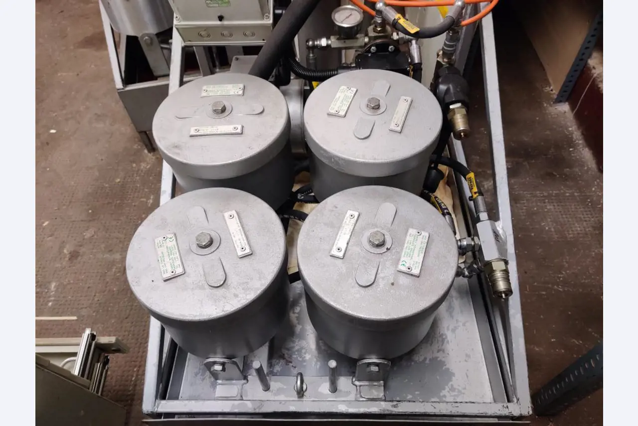 div. Kantineneinrichtung sowie Werkstattzubehör aus dem Hafenumfeld-3