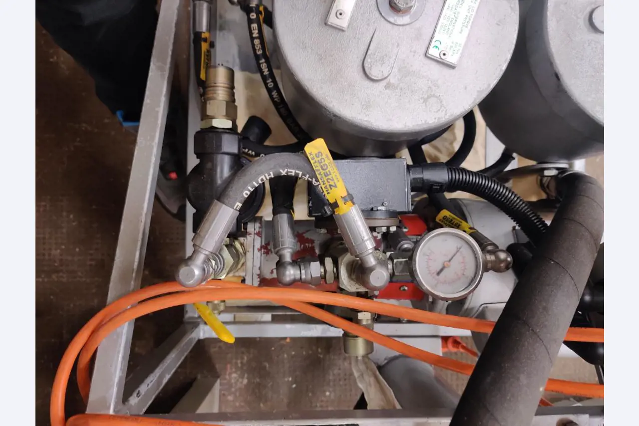 div. Kantineneinrichtung sowie Werkstattzubehör aus dem Hafenumfeld-7