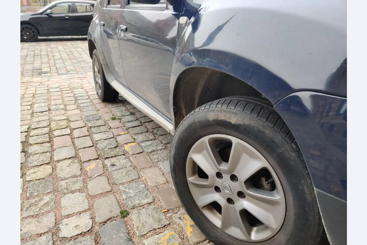 Različna oprema za menze in delavnice z območja pristanišča-10