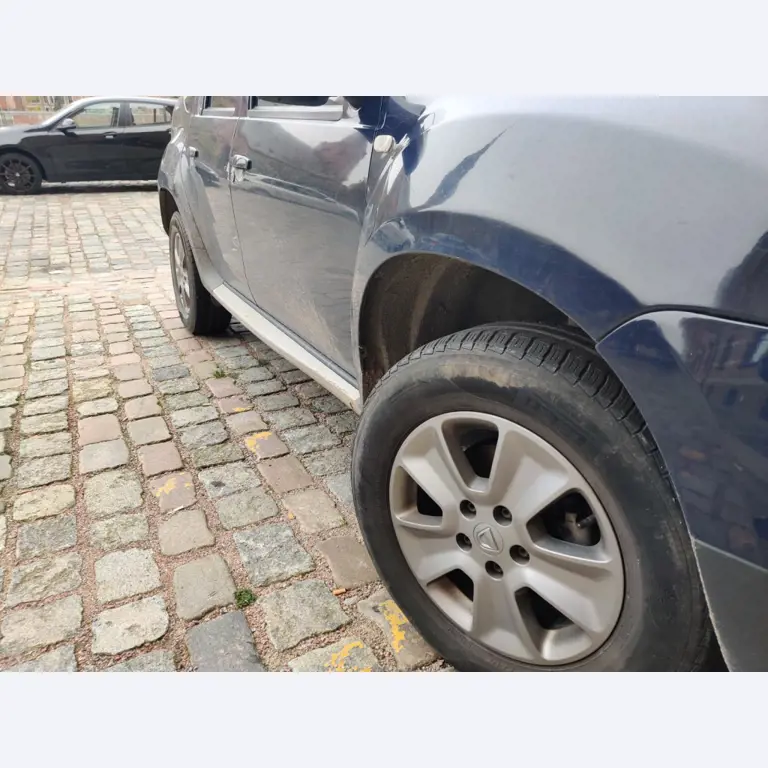 Različna oprema za menze in delavnice z območja pristanišča-10