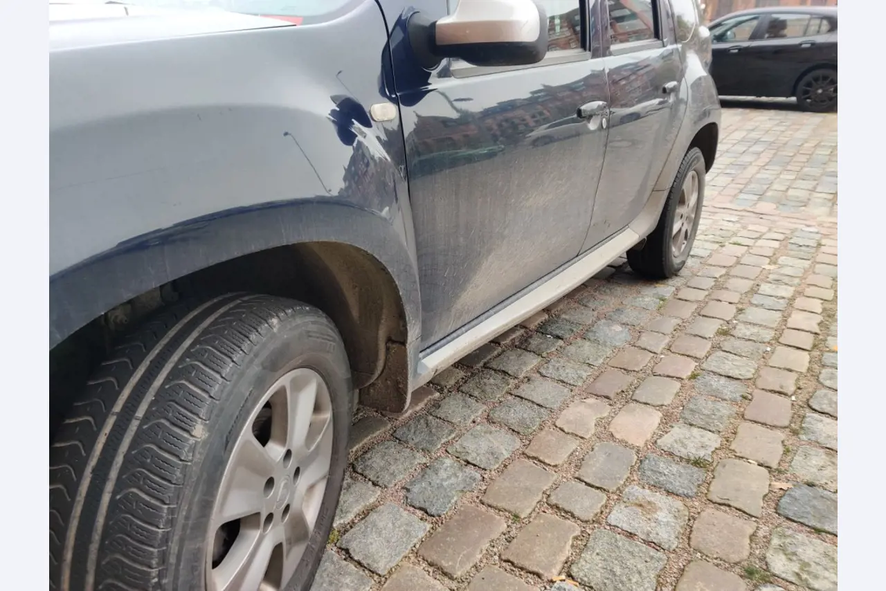 Različna oprema za menze in delavnice z območja pristanišča-11