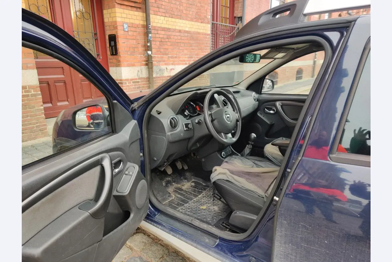 Različna oprema za menze in delavnice z območja pristanišča-12