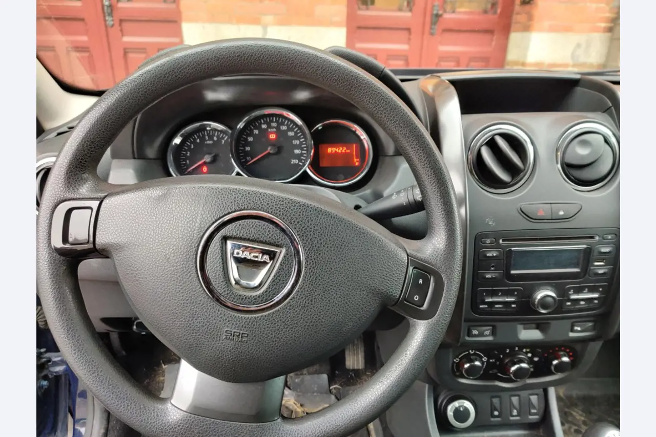 Različna oprema za menze in delavnice z območja pristanišča-14