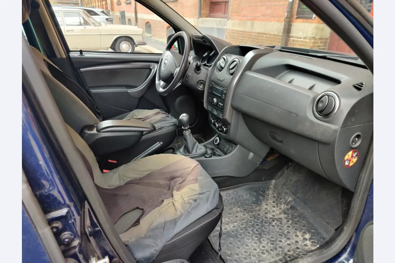 Različna oprema za menze in delavnice z območja pristanišča-16