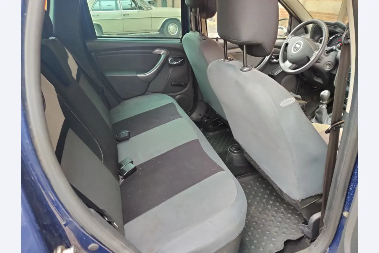 Različna oprema za menze in delavnice z območja pristanišča-17