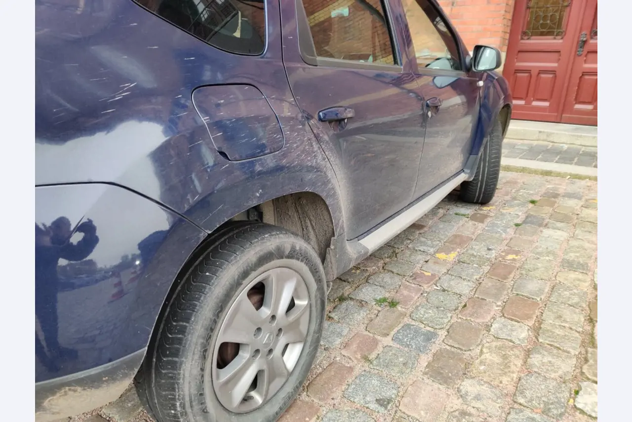 Različna oprema za menze in delavnice z območja pristanišča-9