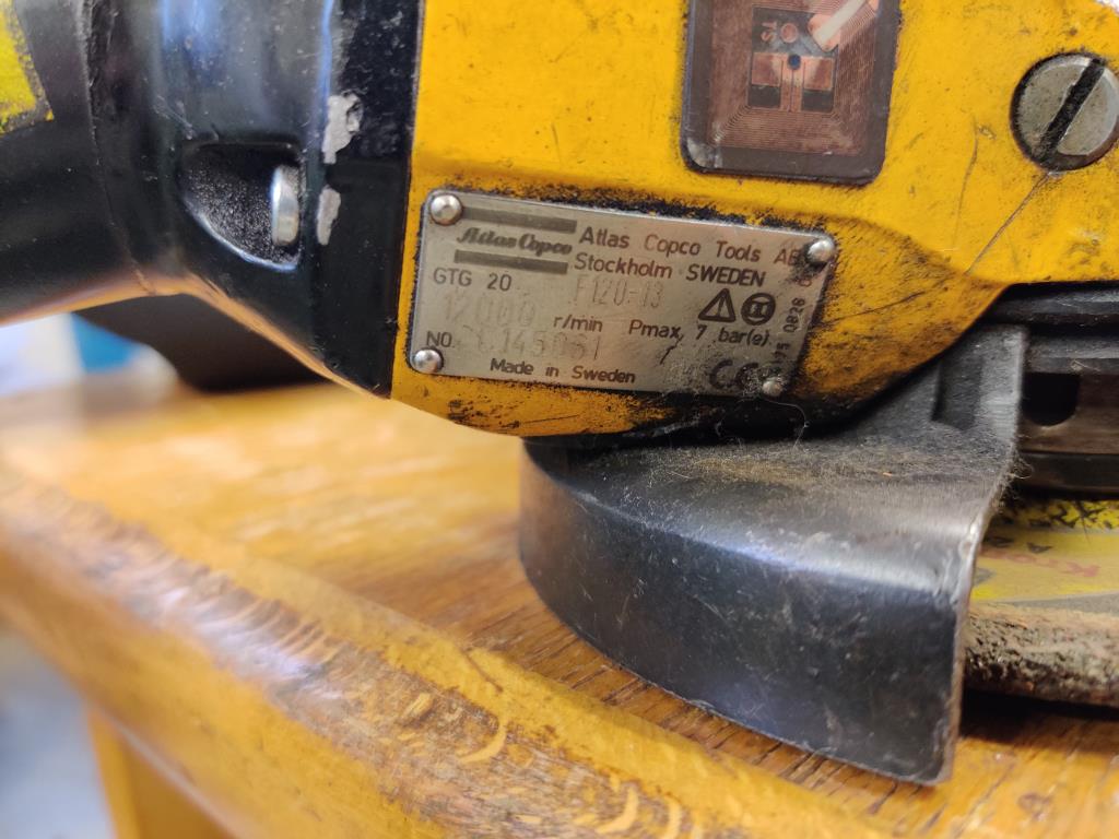 Equipos de taller y fontanería de la zona portuaria-2