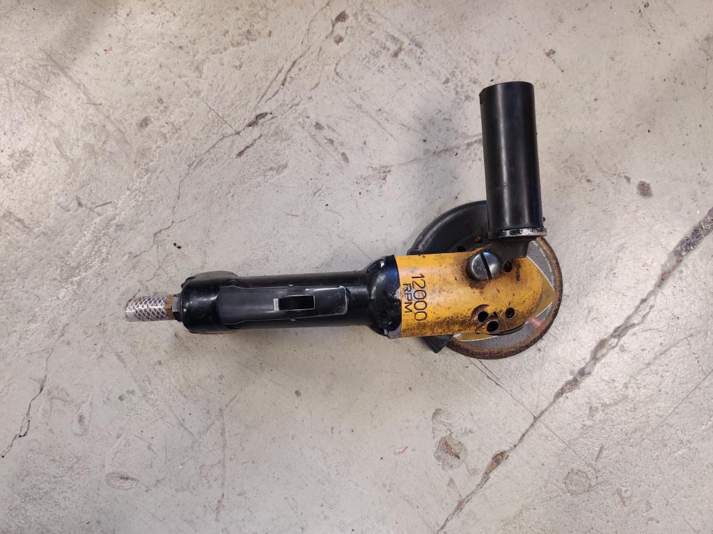 Equipos de taller y fontanería de la zona portuaria-3