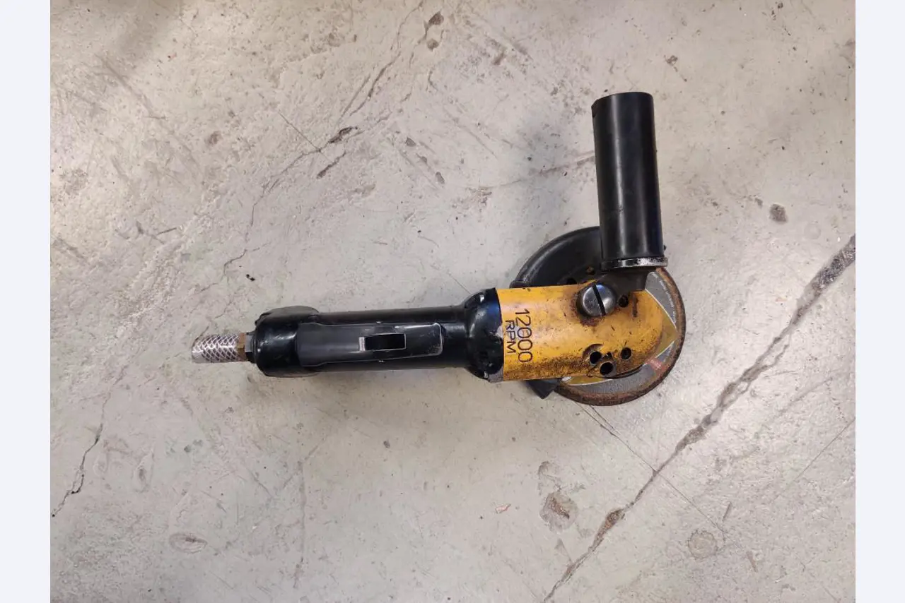 Werkplaats/benodigdheden voor loodgieterswerk uit het havengebied-3