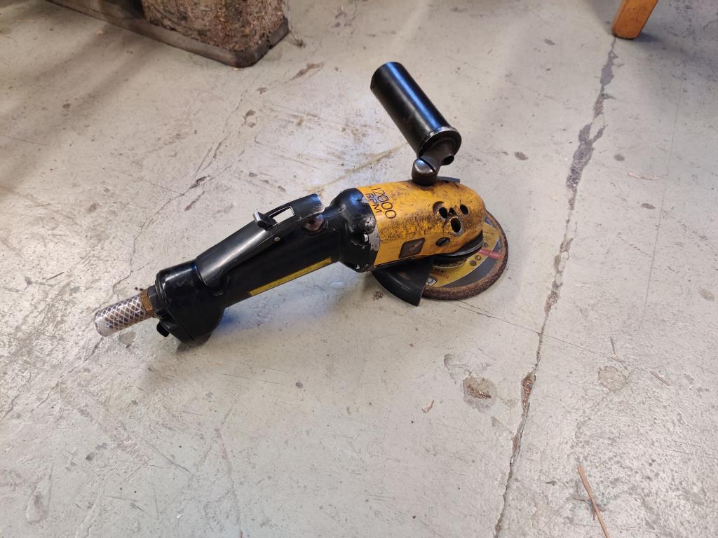 Equipos de taller y fontanería de la zona portuaria-4