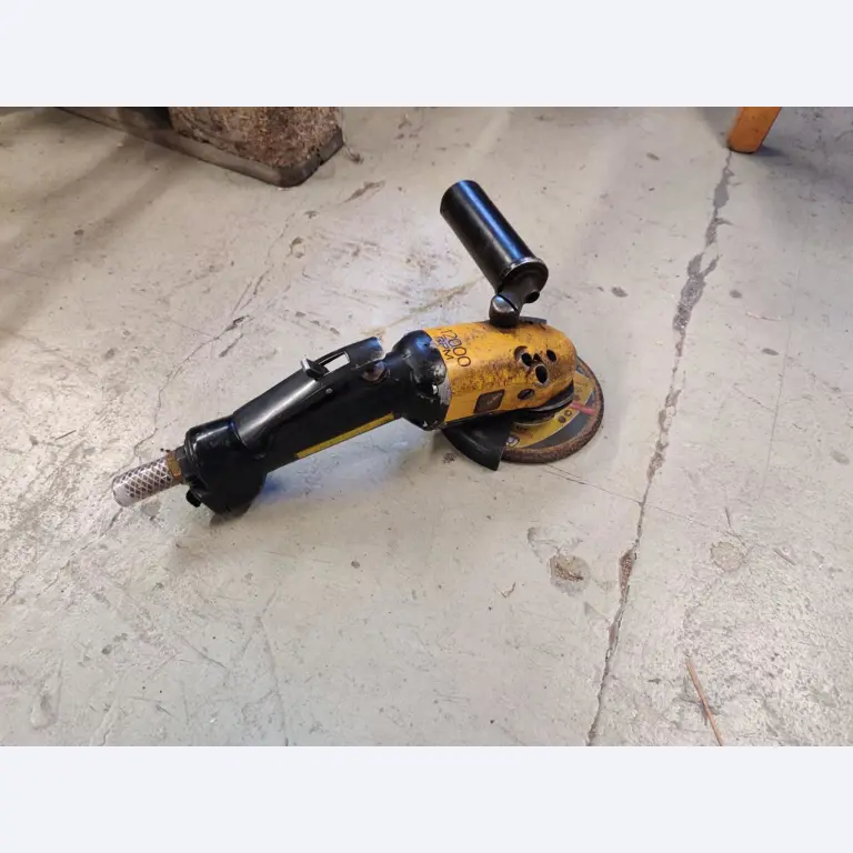 Werkplaats/benodigdheden voor loodgieterswerk uit het havengebied-4