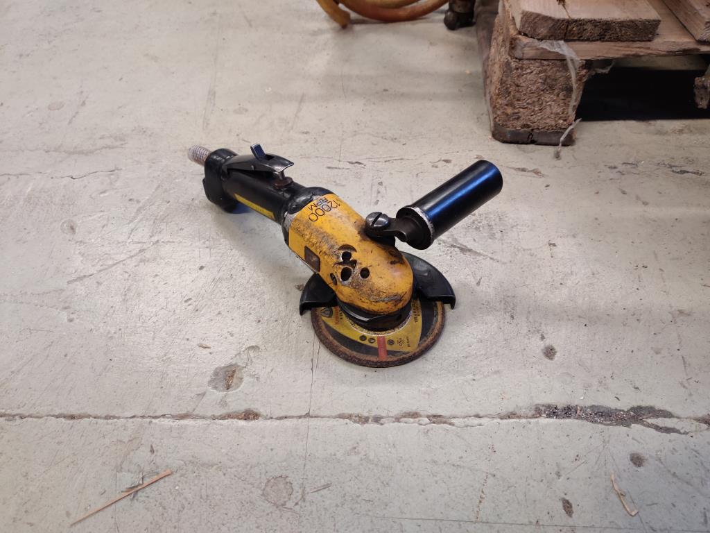 Equipos de taller y fontanería de la zona portuaria-5