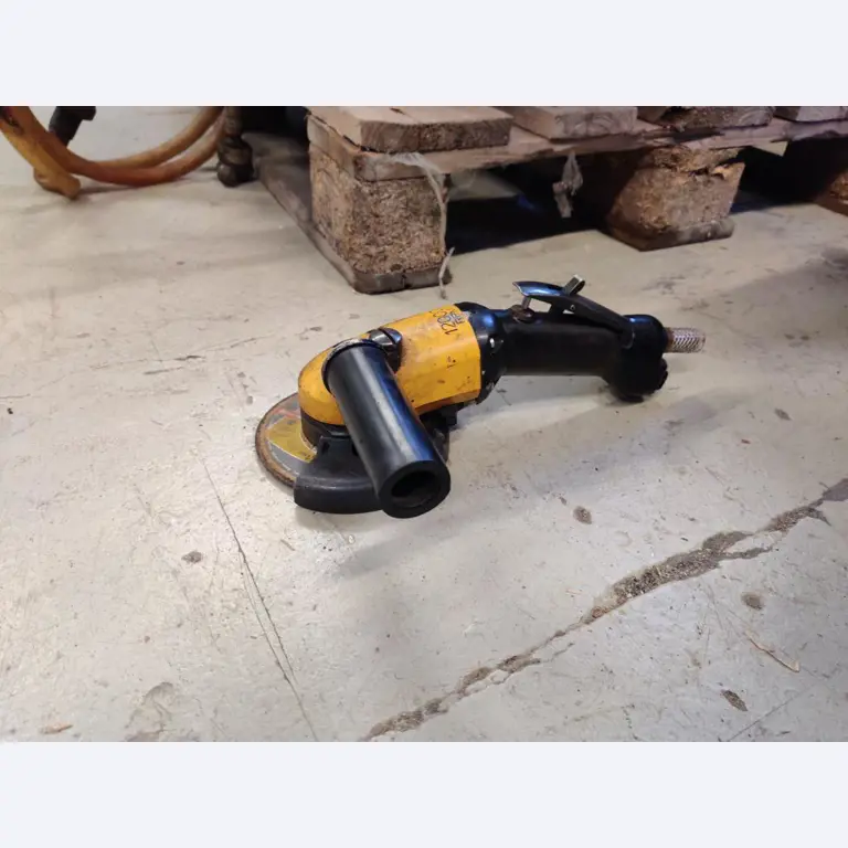 Werkplaats/benodigdheden voor loodgieterswerk uit het havengebied-1