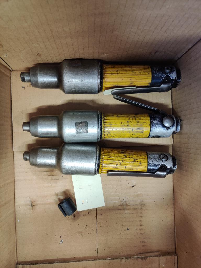 Equipos de taller y fontanería de la zona portuaria-1