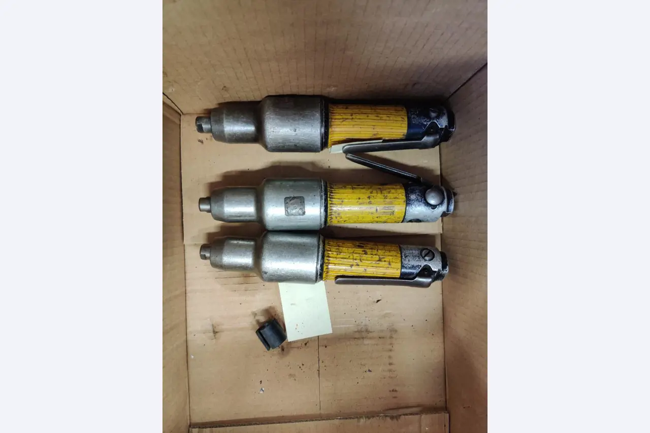 Equipos de taller y fontanería de la zona portuaria-1