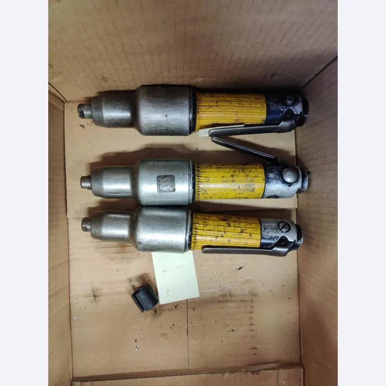 Equipos de taller y fontanería de la zona portuaria-1