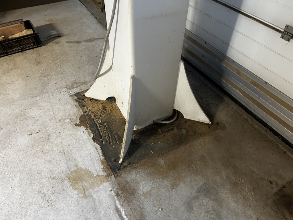 various canteen equipment and workshop accessories from the port area-5