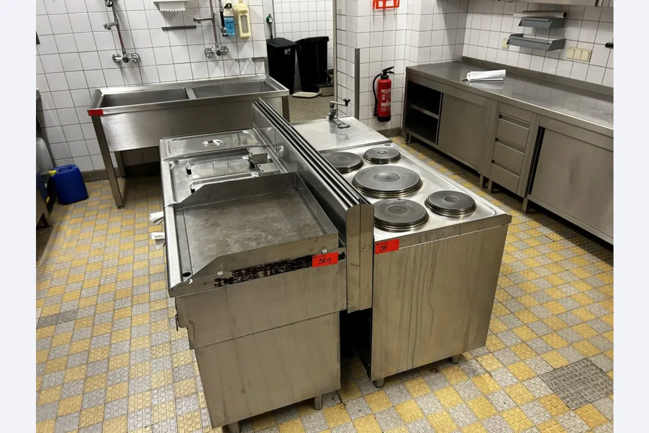 Werkstatt/ Klempnereinrichtung aus dem Hafenumfeld-7