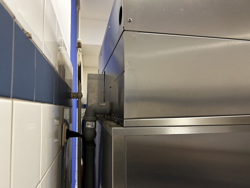 div. Kantineneinrichtung sowie Werkstattzubehör aus dem Hafenumfeld-10