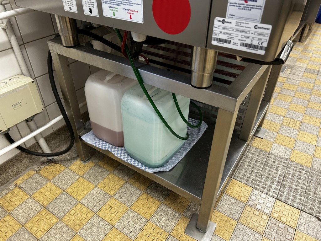 div. Kantineneinrichtung sowie Werkstattzubehör aus dem Hafenumfeld-5