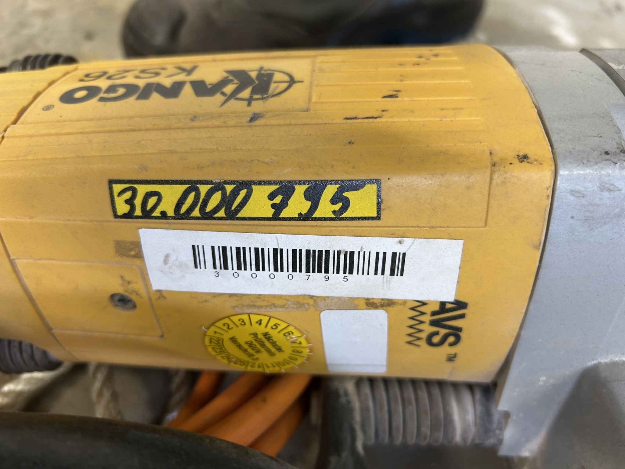 Diversos equipamentos de cantina e acessórios de oficina da zona portuária-3