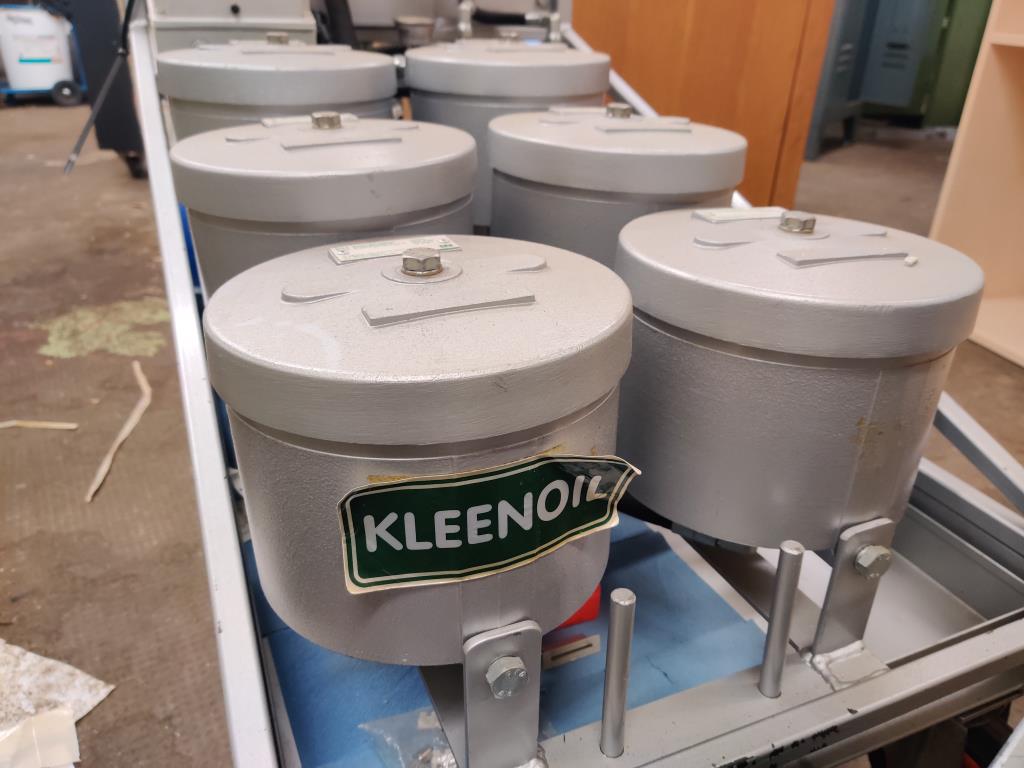 Diversos equipamentos de cantina e acessórios de oficina da zona portuária-8