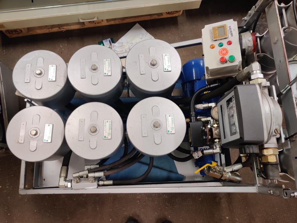 Diversos equipamentos de cantina e acessórios de oficina da zona portuária-9