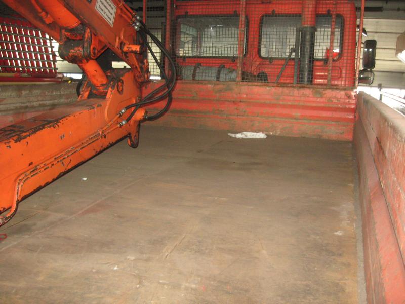 1 pequeno trator elétrico para aviões e <br>
1 carrinha VW T5 com danos no motor
-19