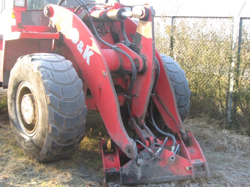 1 pequeno trator elétrico para aviões e <br>
1 carrinha VW T5 com danos no motor
-20