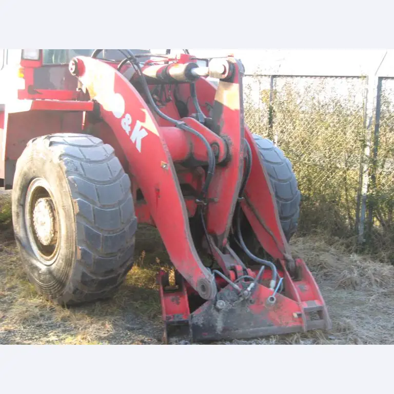 1 pequeño tractor eléctrico de avión y <br>
1 furgoneta VW T5 con daños en el motor
-20